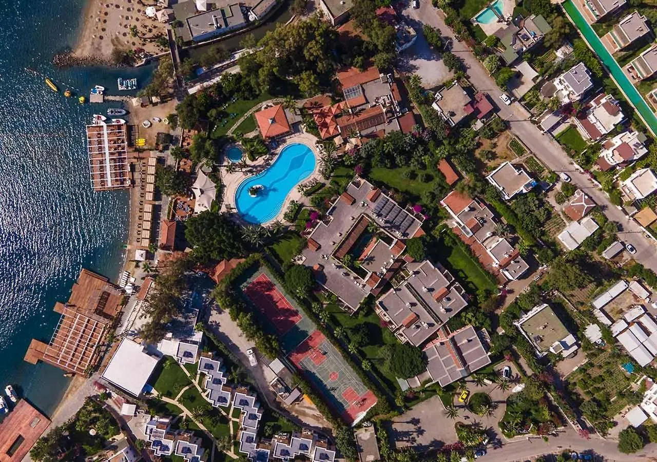 Divan Bodrum Palmira Göltürkbükü 5*,